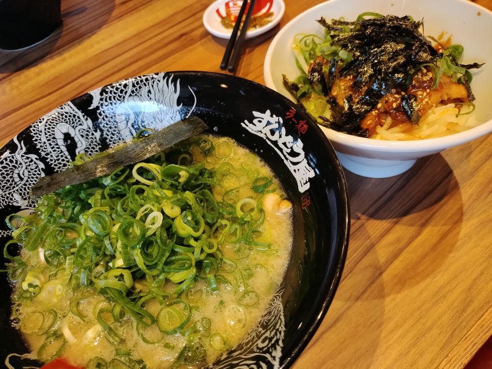 丸亀うどん系列のラーメン屋さん　ずんどう屋