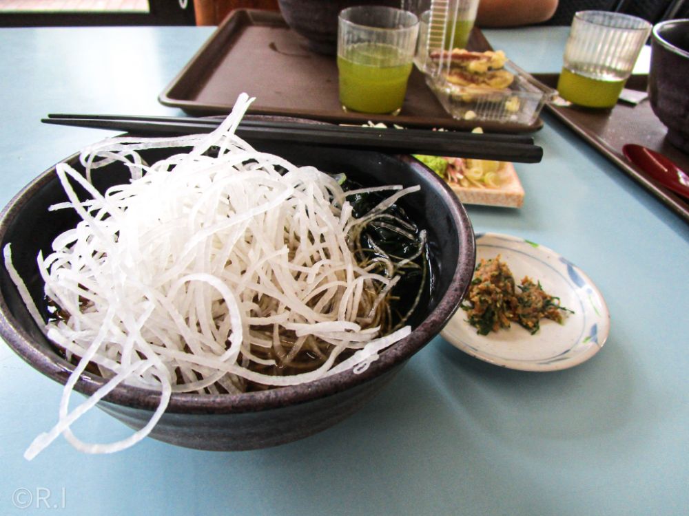 道の駅なるさわでせんど蕎麦